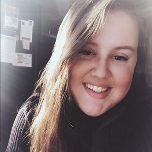 Meet your Posher, Alexis